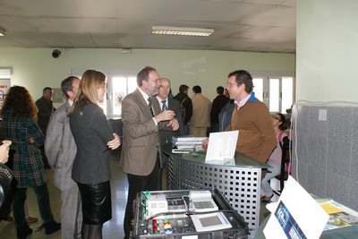 El consejero de Educación, Formación y Empleo, Constantino Sotoca, visitó la II Feria de Empleo, ubicada en el IES Miguel de Cervantes, de Murcia, y dirigida a alumnos de Formación Profesional.