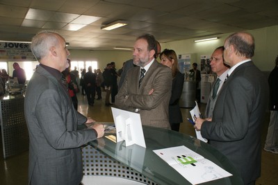 El consejero de Educación, Formación y Empleo, Constantino Sotoca, visitó la II Feria de Empleo, ubicada en el IES Miguel de Cervantes, de Murcia, y dirigida a alumnos de Formación Profesional.